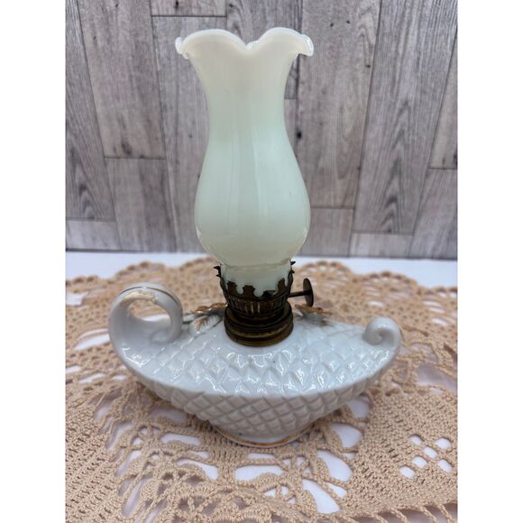 Vintage Mini Oil Lamp Aladdin Genie Porcelain Gold and White Tilso Japan - Picture 3 of 8